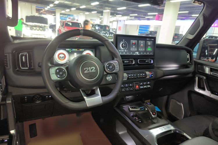 Used 212 T01 2024 2.0T Explorer Center Console