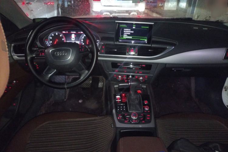 Used Audi A7 2013 30 FSI Standard Edition Center Console