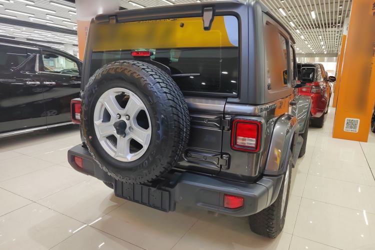 Used Jeep Wrangler 2019 2.0T Sahara Two-Door Version China VI Emission Standard
