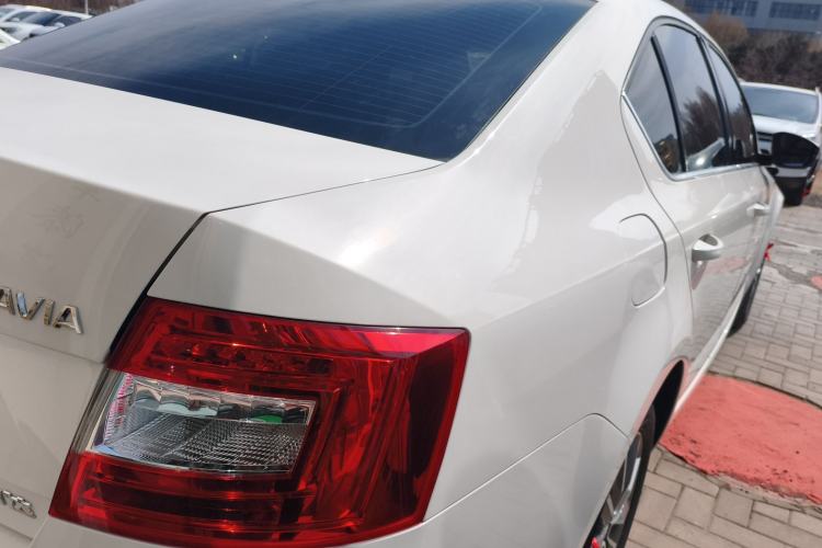 Used Skoda Octavia 2017 Classic Model 1.6L Manual Comfort Edition
