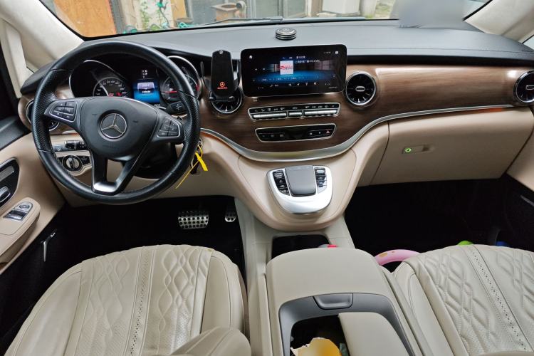 Used Mercedes-Benz V-Class 2020 V 260 L Long-wheelbase Luxury Edition Center Console