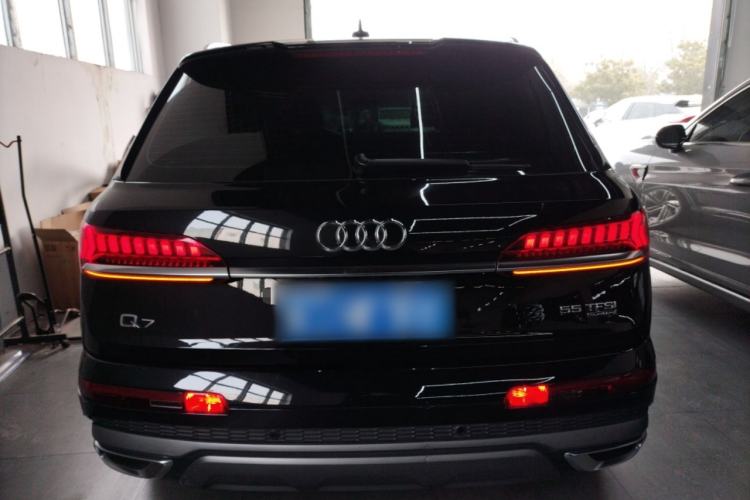 Used Audi Q7 2021 45 TFSI quattro S line Sport model
