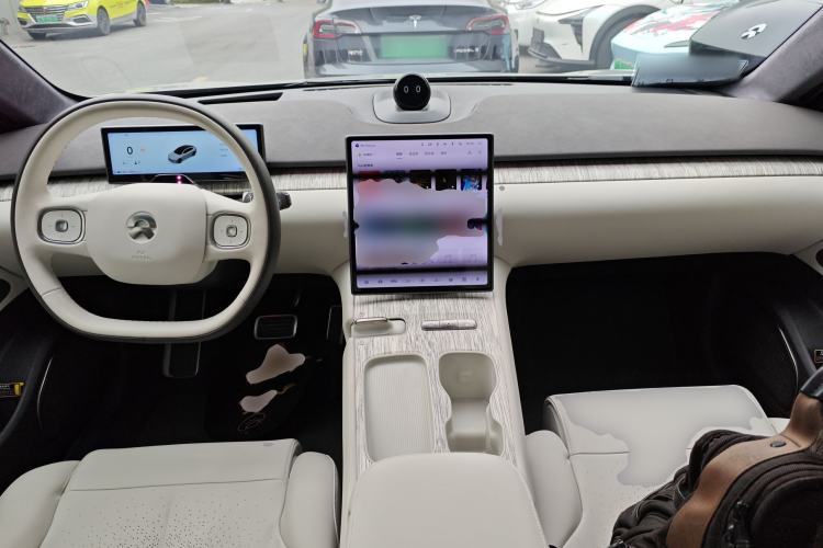 Used Nio ET7 2022 75 kWh Center Console