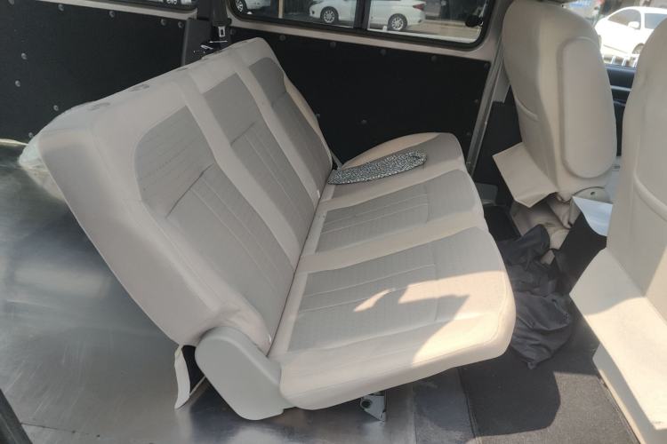 Used FORTHING Lingzhi 2023 M5L 1.6L Base Model 5 Seats
