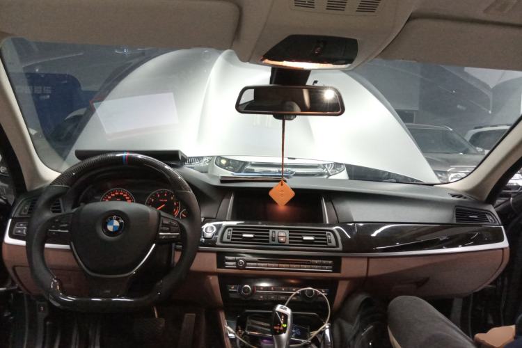 Used BMW 5 Series 2014 525Li Leading Model Center Console