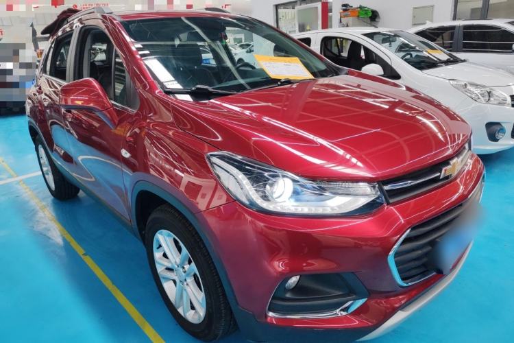 Used Chevrolet Trax 2017 1.4T Automatic Two-Wheel Drive Luxury Version Front Right 45 Deg