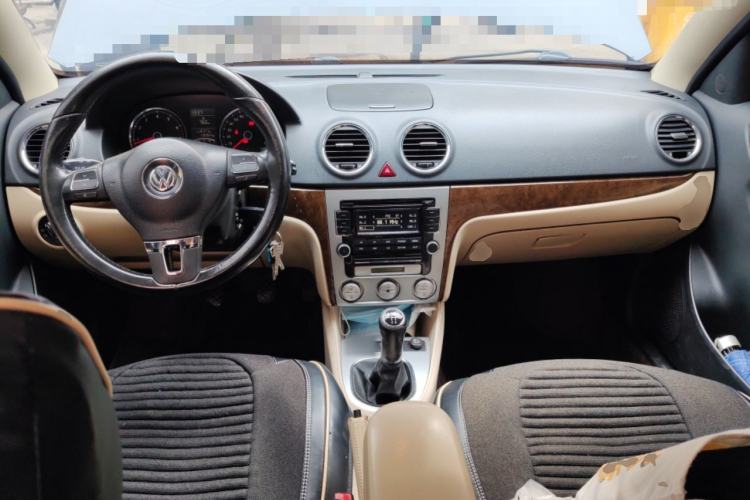 Used Volkswagen Lavida 2011 1.4 TSI Manual Prestige Edition Center Console