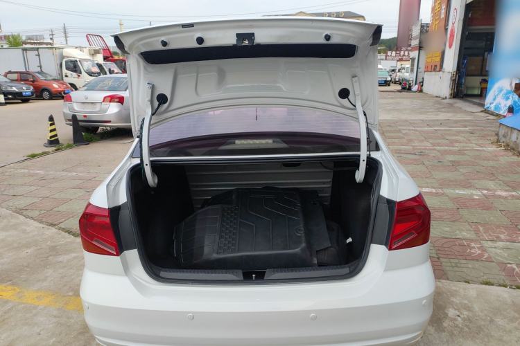 Used Volkswagen Jetta 2017 1.5L Automatic Fashion Model Trunk