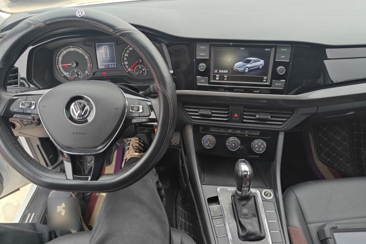 Used Volkswagen Bora 2020 1.5L Automatic Comfort Model Center Console