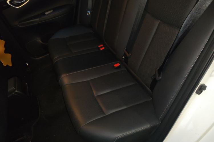 Used Nissan Sylphy 2019 1.6XV CVT Smart Connect Luxury Edition China VI Standard Left Rear Seat