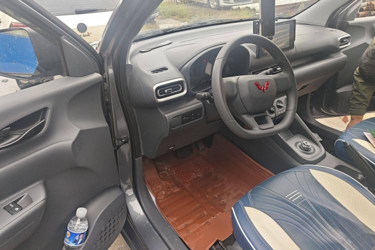 Used Wuling Hongguang New Energy 2025 Extended-Range Hybrid 50 km Standard Version
