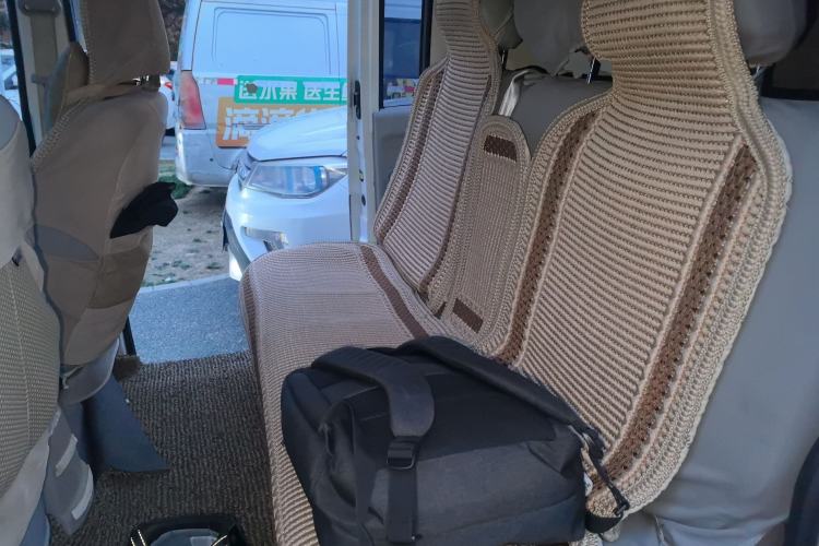 Used Jinbei New Hiace X30L 2018 1.5L Box Truck Business Edition DLCG14 Left Rear Seat