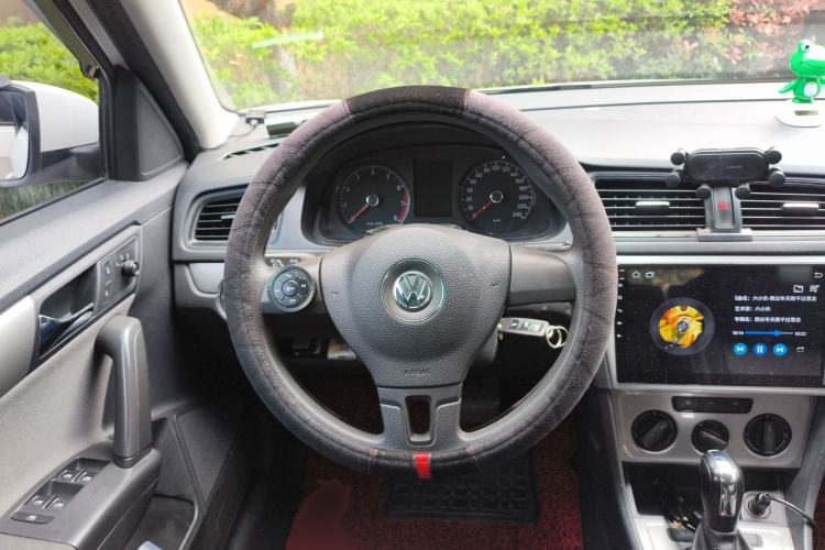 Used Volkswagen Gran Lavida 2013 1.6L Automatic Fashion Model Steering Wheel