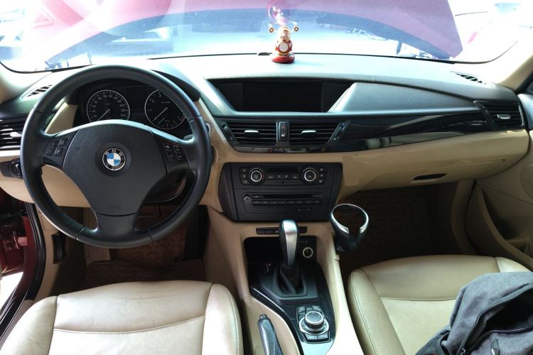 Used BMW X1 2010 sDrive18i Luxury Model Center Console