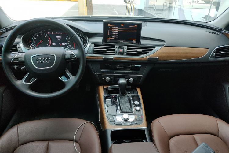 Used Audi A6L 2018 30th Anniversary Edition 30 FSI Style Model Center Console