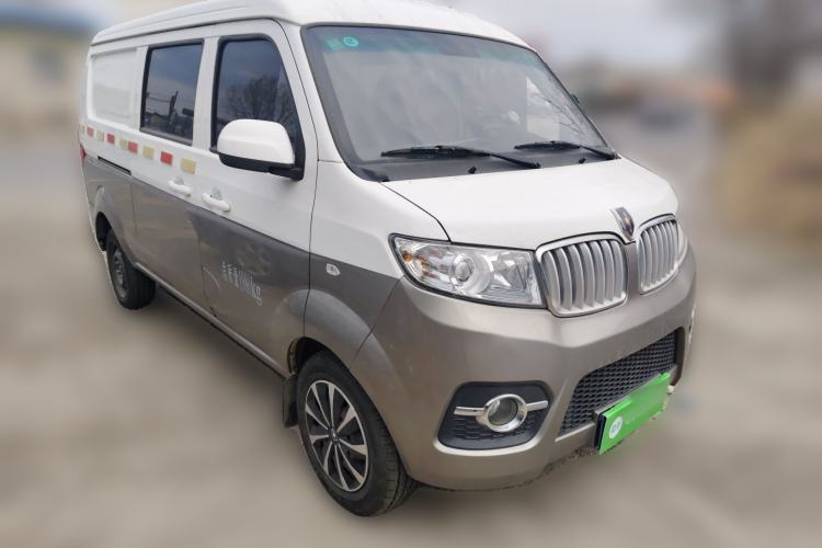 Used Jinbei Hiace X30 2023 1.5L Business-Style Van 2/5-Seater Air-Conditioned Version SWC15M Front Right 45 Deg