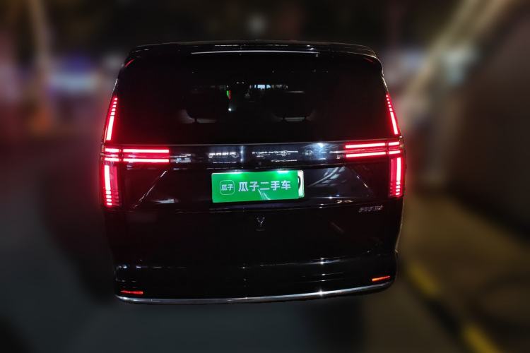 Used Volvo EM90 2025 Ultra Six-Seater
