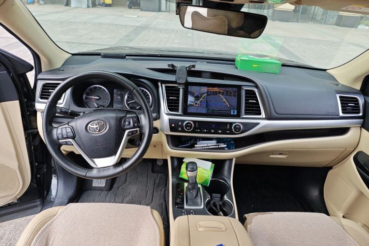 Used Toyota Highlander 2018 2.0T Four-Wheel Drive Prestige Version 7 Seats China VI Standard Center Console