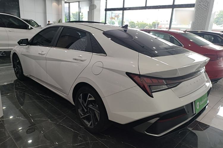 Used Hyundai Elantra 2023 1.5L CVT LUX Prestige Edition
