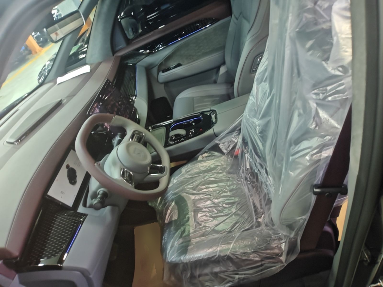 Zeekr 009 2024 Six-Seat Executive Version 4WD 108 kWh — снимка 19