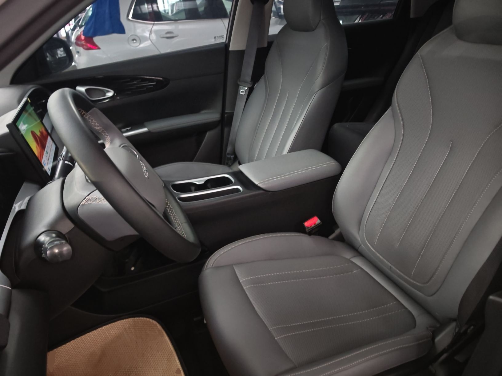 Переднее сиденье в автомобиле