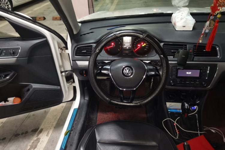 Used Volkswagen Lavida 2015 1.6L Automatic Comfort Edition Steering Wheel