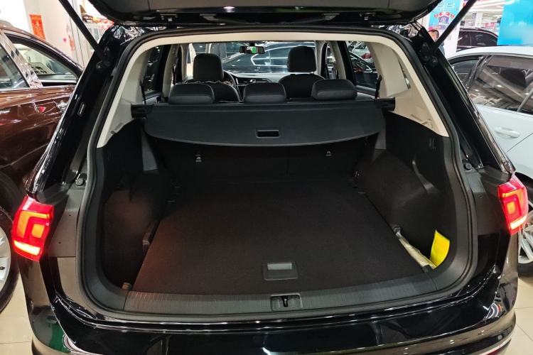 Used Volkswagen Tiguan L 2019 Updated Version 330TSI Automatic Two-Wheel Drive Panoramic Comfort Edition China VI Standard Trunk