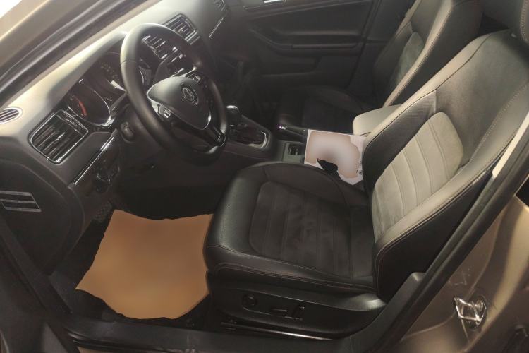 Used Volkswagen Sagitar 2015 230TSI Automatic Luxury Model
