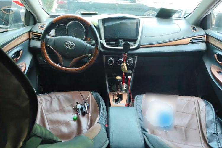 Used Toyota YARiS L Zhi Xiang 2017 1.5E CVT Dynamic Edition Center Console