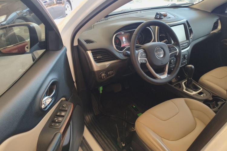 Used Jeep Cherokee 2016 2.0L Superior Edition