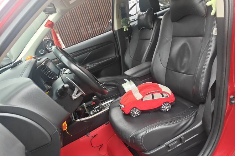 Used Mitsubishi Outlander 2018 2.0L Two-Wheel-Drive Jiale Edition 7-Seater
