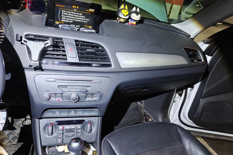 Used Audi Q3 2017 35 TFSI Fashion Model Audio And AC Panel