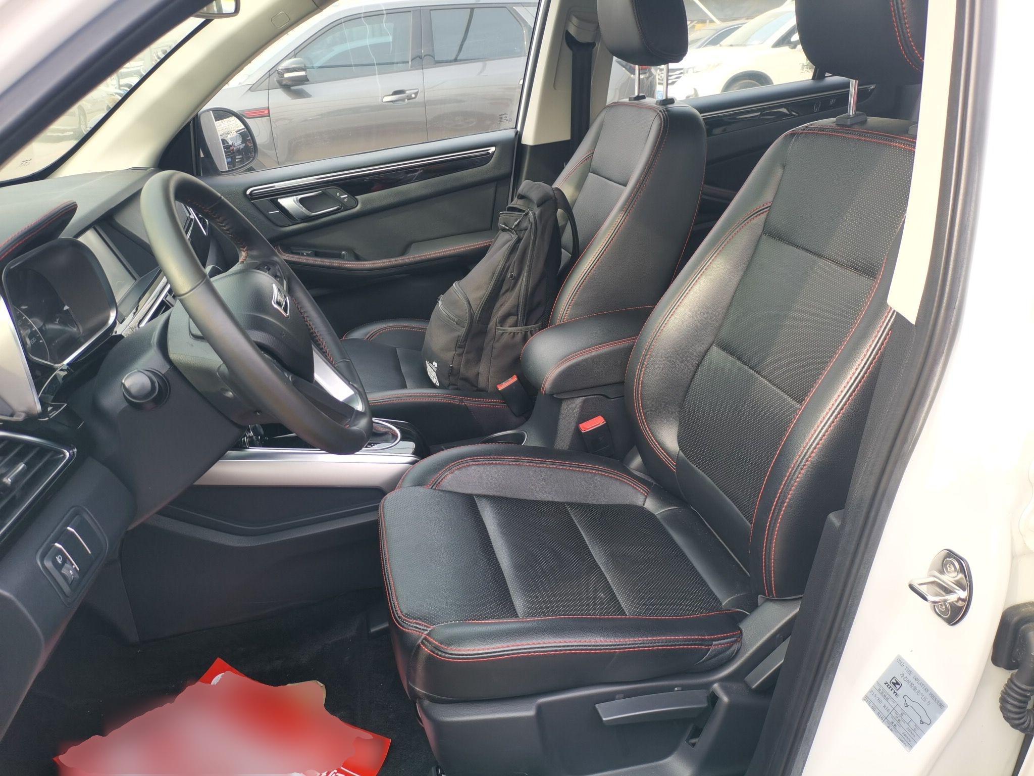 Переднее сиденье в автомобиле