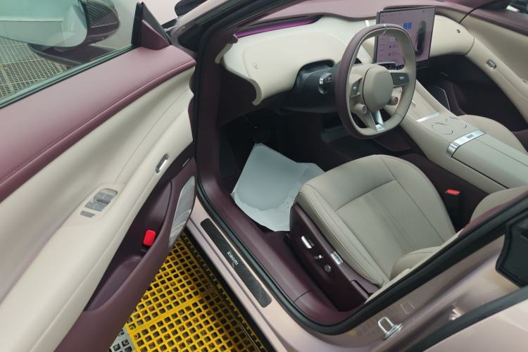 Used Xiaomi Auto YU7 2025 Ultra-Long Range High-Performance All-Wheel-Drive Max Edition Driver Seat