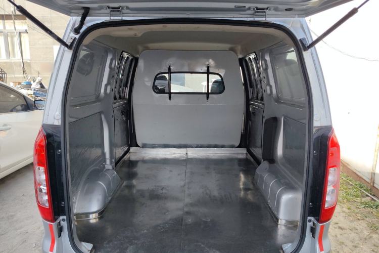 Used Wuling Hongguang V 2022 1.5L Jingqu Edition Enclosed-Window Vehicle with Electric Power Steering LAR
