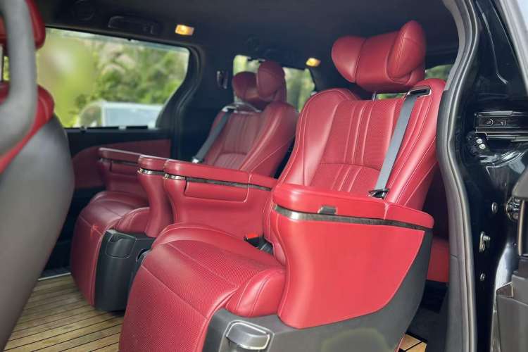 Used Toyota Sienna 2018 3.5L Two-Wheel Drive SE U.S. Specification
