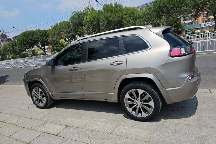 Used Jeep Cherokee 2019 2.0T Four-Wheel Drive All-Round Version China VI
