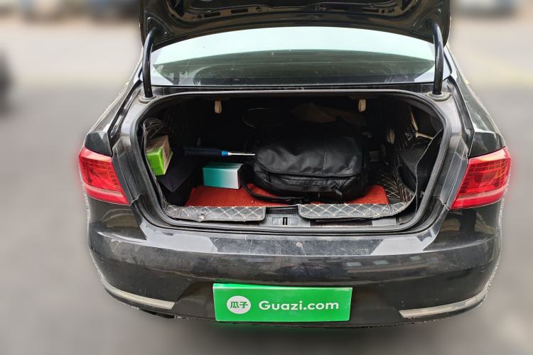 Used Volkswagen Magotan 2012 Facelift 2.0 TSI Prestige Model Trunk