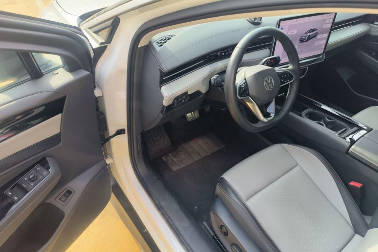 Used Volkswagen ID.7 VIZZION 2024 AIR model Driver Seat