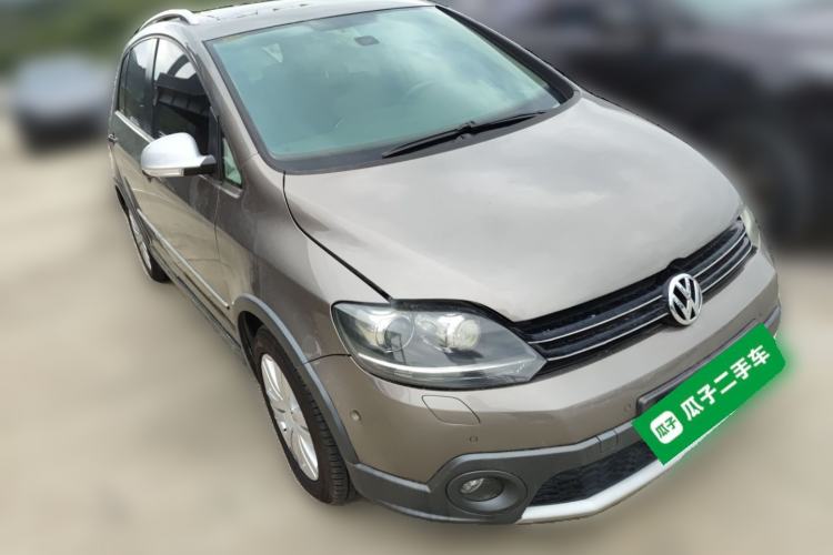 Used Volkswagen Golf 2011 1.4TSI Cross Golf Front Right 45 Deg