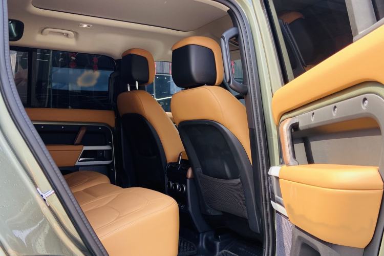 Used Land Rover Defender 2024 110 3.0T P400 Dark Edition Interior 3