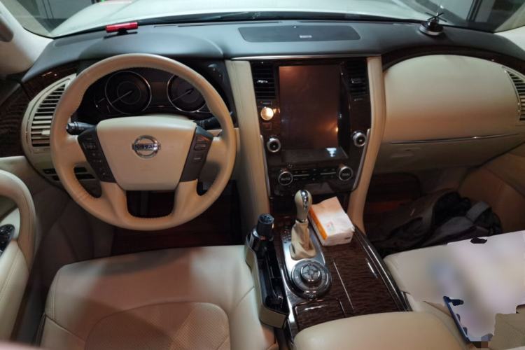 Used Nissan Patrol 2018 4.0L LinkedIn Edition Center Console