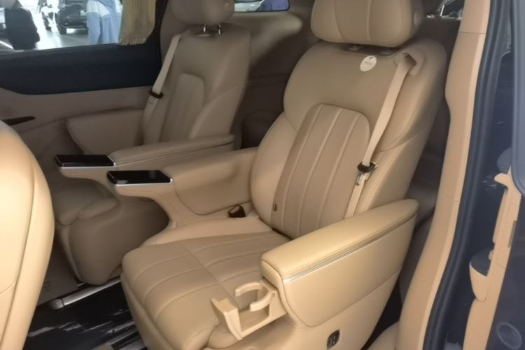 Used VOYAH Dream 2025 PHEV Four-Wheel Drive Excellence Kunpeng Edition Left Rear Seat