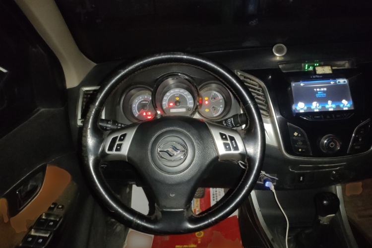 Used Huanghai Xianglong 2015 2.8T N1S Two-Wheel Drive Sport Edition JE493ZLQ4CB Steering Wheel