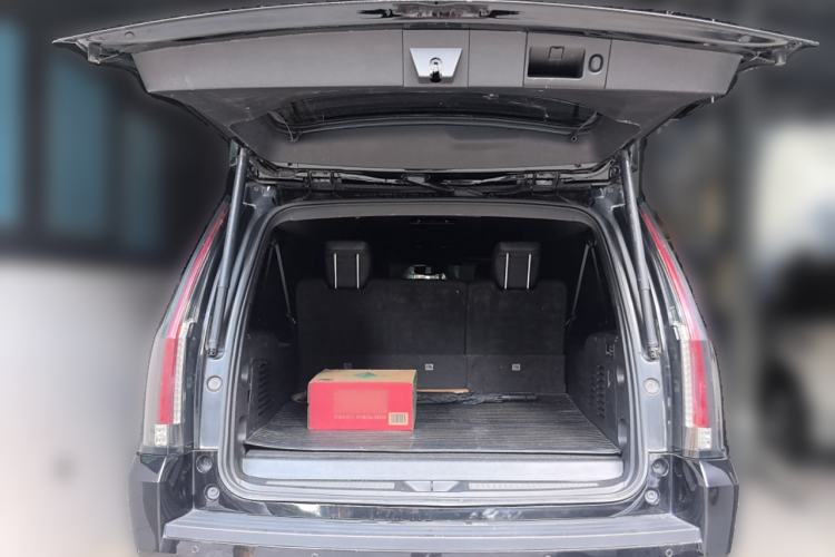 Used Cadillac Escalade 2017 6.2L ESV Platinum Edition Extended-Length Version