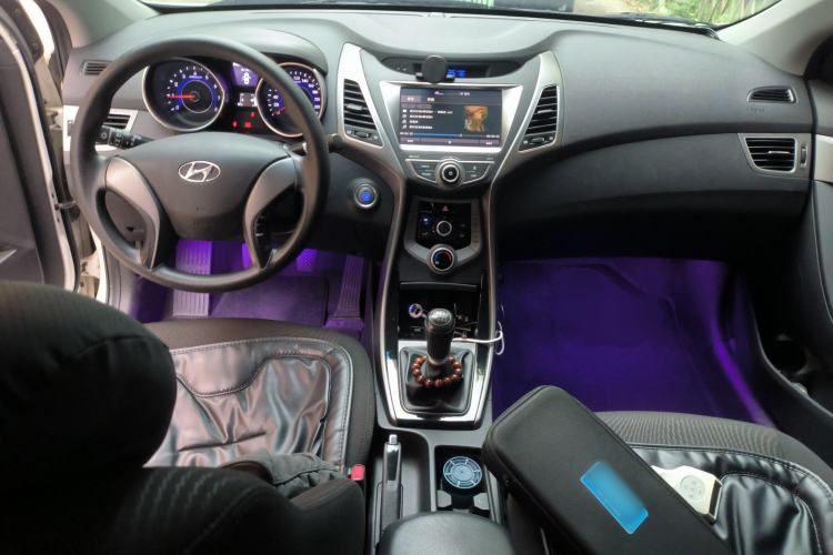 Used Hyundai Elantra (5th Generation / Langdong) 2016 1.6L Manual Luxury Model Center Console