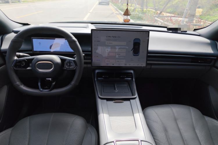 Used Lynk & Co 07 2024 EM-P 126 Long-Range Halo Center Console