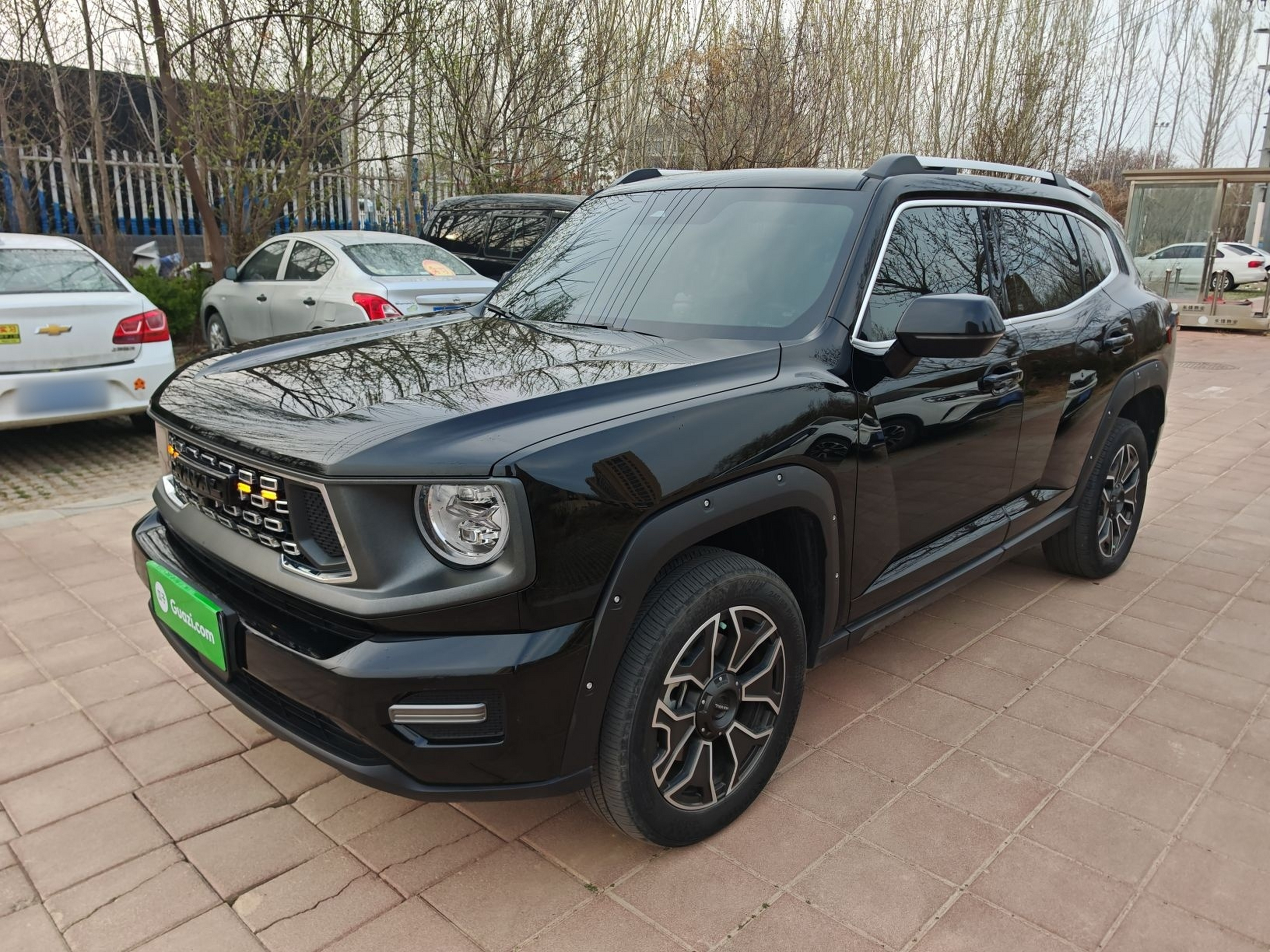 Под передней частью автомобиля