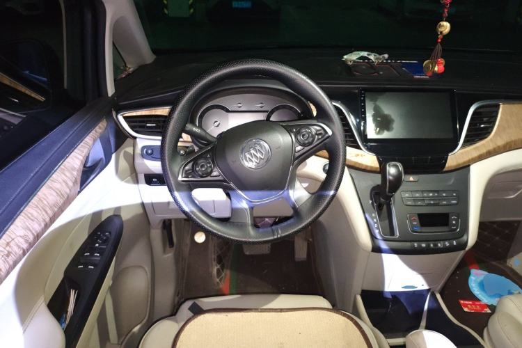Used Buick GL8 2017 ES 28T Comfort Model China V Standard Steering Wheel