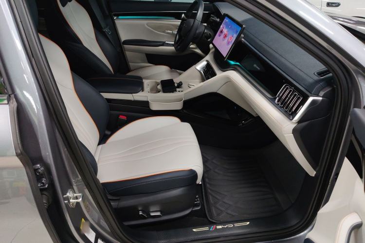 Used BYD Song PLUS New Energy 2023 Champion Edition EV 520KM Prestige Model
